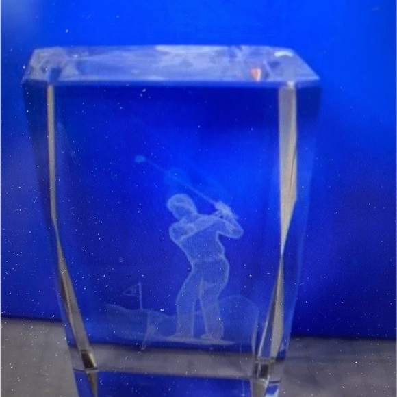 Golfer 3D laser etched glass paperweight excellent condition - Picture 3 of 4